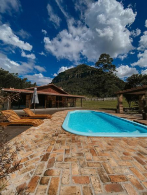 Casa Completa 4 quartos Wifi Piscina e vista montanhas